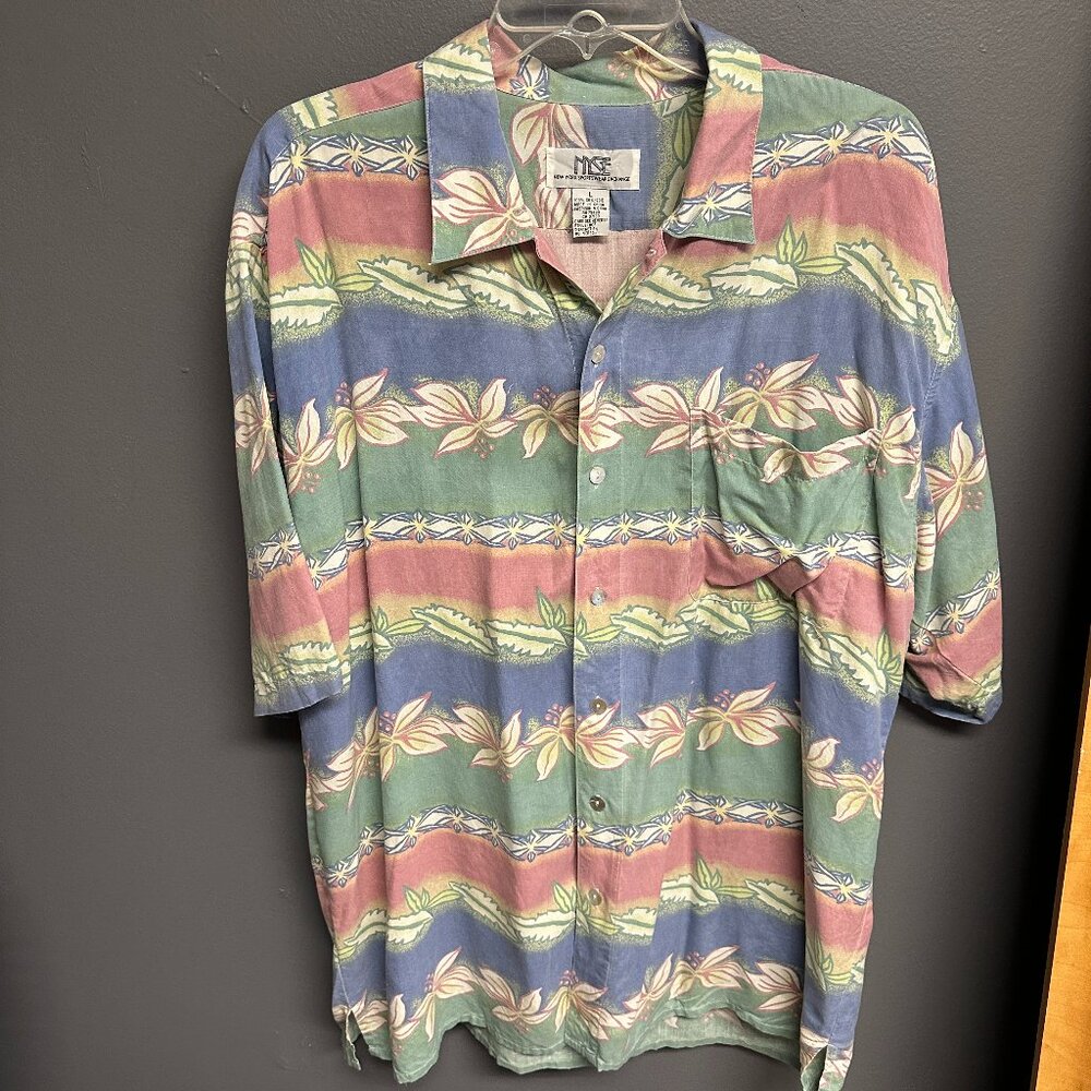 Vintage NYSE 100% Silk Pattern Short Sleeve Button Down Top Womens Size Large